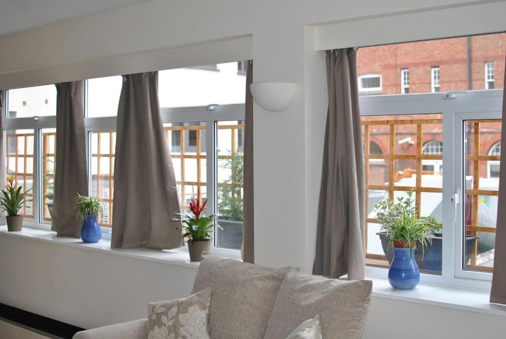 Awesome Apartment In The Heart Of Camden Town Лондон Екстериор снимка