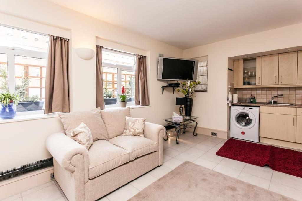 Awesome Apartment In The Heart Of Camden Town Лондон Екстериор снимка