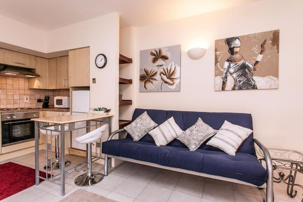 Awesome Apartment In The Heart Of Camden Town Лондон Екстериор снимка