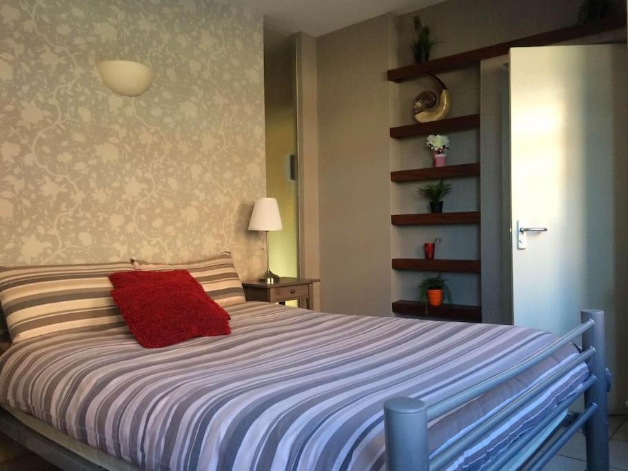 Awesome Apartment In The Heart Of Camden Town Лондон Екстериор снимка